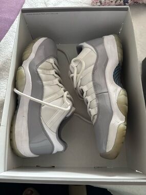 Jordan Men's Sneakers White and Gray